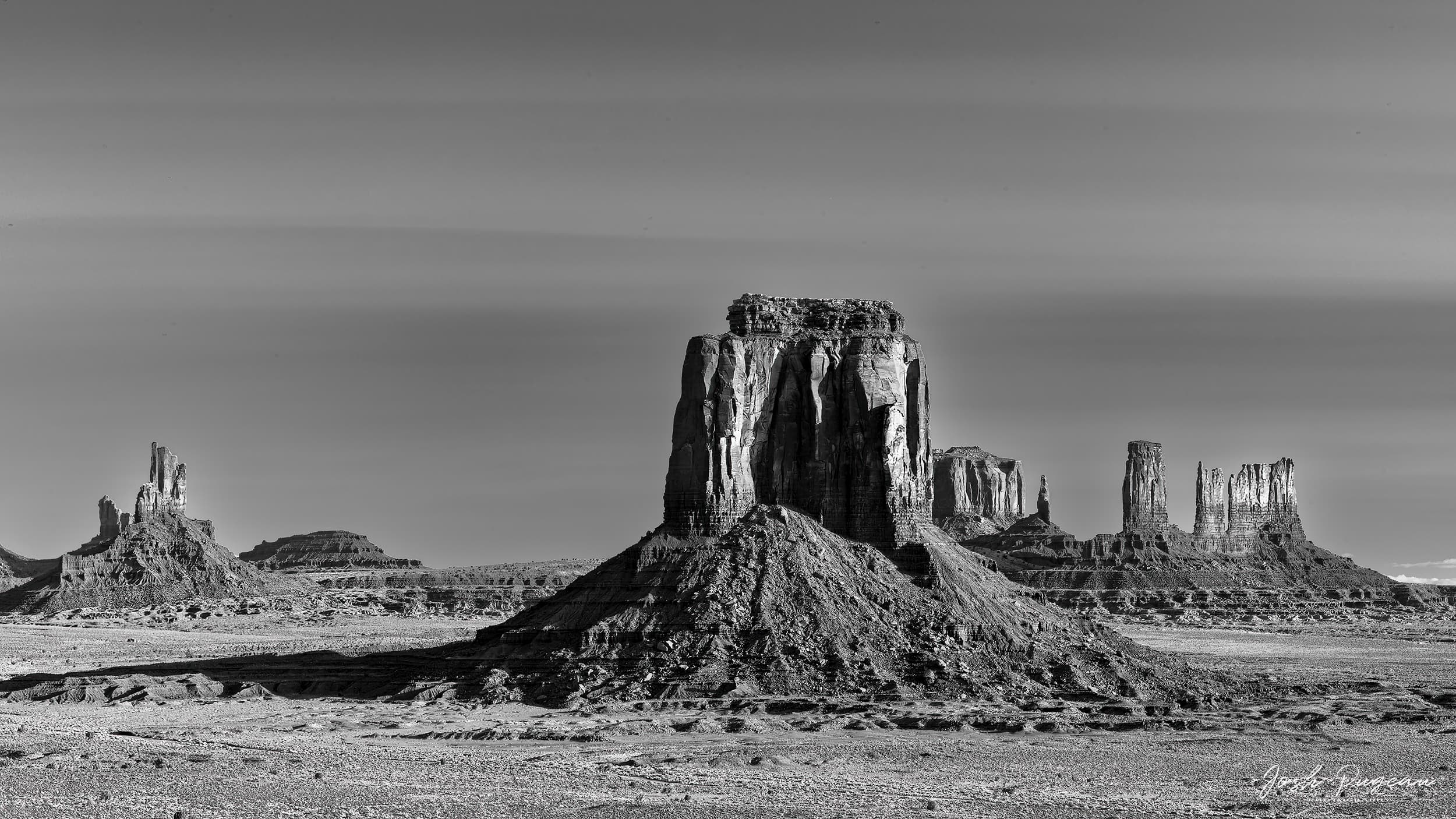 2022 Monument Valley Black and White web 2500